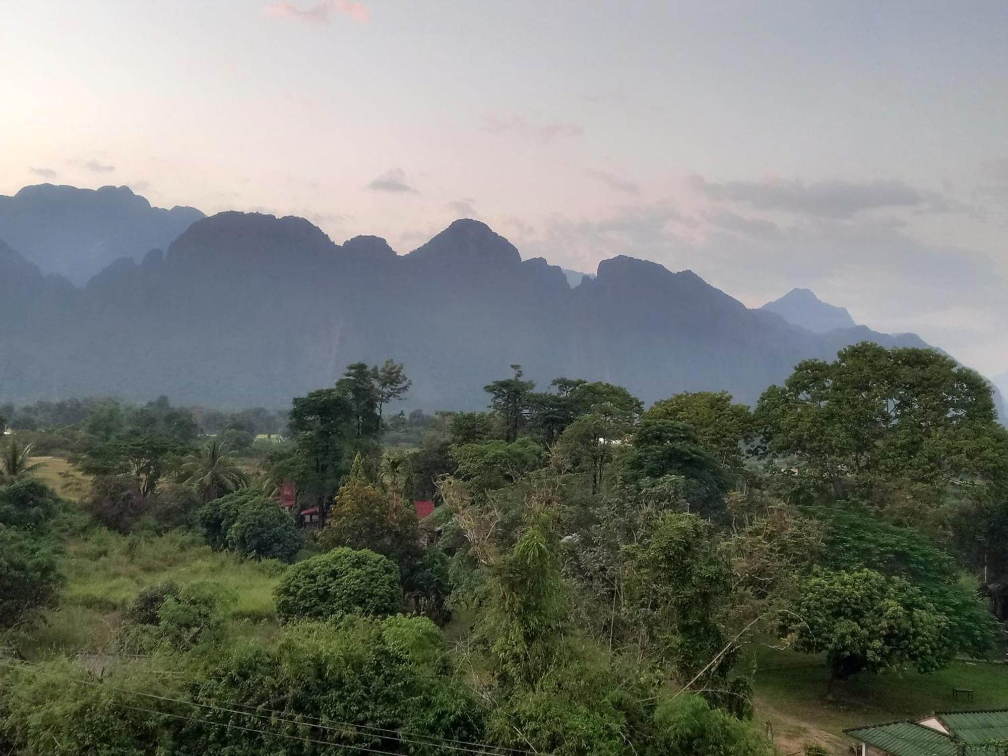 Vang Vieng Th Central Park Hotel Exteriör bild